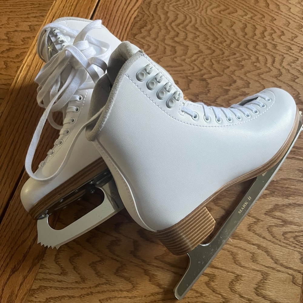 Jackson 500 Beginner figure skates women’s 8